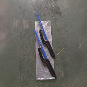Mini sierra de arco compacta para cortar metal, herramienta manual de dientes finos para uso en bricolaje - Product Image 4