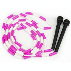 เชือกกระโดดสีชมพูและสีขาวขนาด 7 ฟุต พร้อมส่วนแบ่งพลาสติกสำหรับการออกกำลังกายและการฝึกซ้อม - Product Image 1