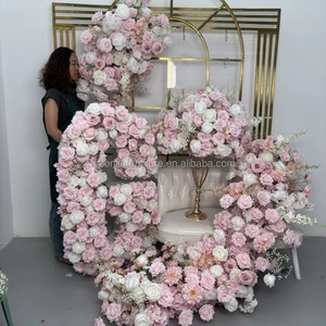 Grand chapiteau floral de 120cm avec chiffres et lettres pour décoration de mariage - Product Image 2