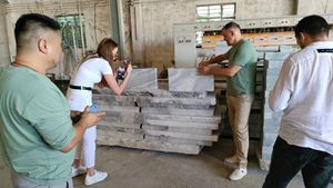 <span class=keywords><strong>Pierre</strong></span> de granit de couleur grise <span class=keywords><strong>naturelle</strong></span> pour jardin, pavés flammés et pavés et carreaux de sol antidérapants et épais - Product Image 4