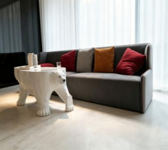 Table basse moderne en forme d'animal, table d'appoint sculpturale, centre de table blanc pour salon - Product Image 1