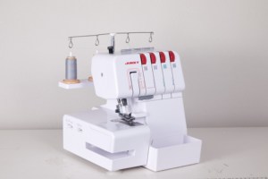 Machine à coudre surjeteuse domestique JUKKY, nouveau modèle, 4 fils, avec fonction <span class=keywords><strong>de</strong></span> <span class=keywords><strong>coupe</strong></span>, facile à utiliser, belle apparence - Product Image 5