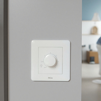 Interrupteur mural LED à intensité variable 300W de MGA Factory, au design moderne et épuré, de haute qualité et conforme aux normes, pour usage domestique et professionnel.