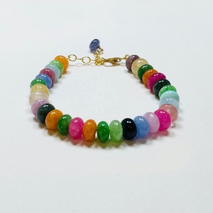 Bracelet délicat vintage en perles de pierres précieuses arc-en-ciel pour femme, bijou minimaliste en pierre de cristal de guérison plaqué or 18 carats, inaltérable - Product Image 1