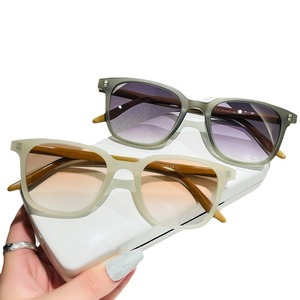 Occhiali da <span class=keywords><strong>Sole</strong></span> Unisex Signature con Montatura Completa UV400, Lenti Sfumate FOG, Compatibili con Lenti Graduate, Perfetti per l'Estate - Product Image 5