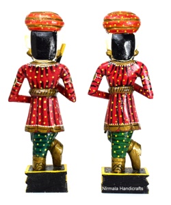 Artesanía en Madera Hecha a Mano, Pintura en Relieve Multicolor, Figura Tradicional India de Guardián de Puerta, Juego de 2 Adornos Decorativos - Product Image 3