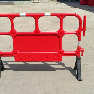 Barrière de circulation routière en plastique HDPE rouge de 1400 mm, réflecteur prismatique haute intensité, protection IP10, chantier routier, sécurité - Product Image 3