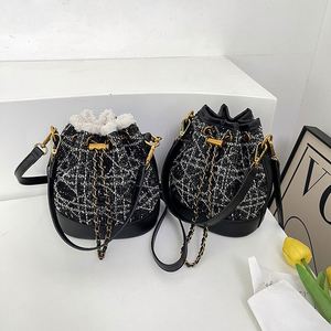 Bolso de Mano de Cadena para Mujer, a la Moda. Se Puede Llevar en la Mano o Usar como Bolso Bandolera. Adecuado para uso diario.8025 - Product Image 6