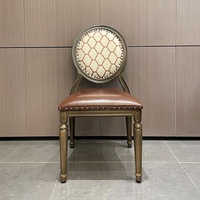 Chaise à dossier rond en alliage d'aluminium, style moderne minimaliste rétro, tabouret de restaurant haut de gamme avec revêtement en cuir, design pliable