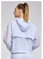 Veste de sport zippée RUIQUWIN OEM personnalisée pour femme, extensible dans quatre directions, sans coutures, légère, écologique, séchage rapide, respirante, à capuche, protection solaire