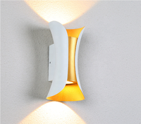Nordique étanche haut vers le bas LED applique murale lumière extérieure décorative moderne extérieur porche applique murale pour la maison