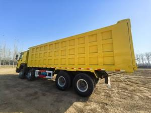 Camion benne d'occasion Howo Sinotruk Sitrak 8x4 à vendre, camion-benne diesel avec conduite à droite - Product Image 4