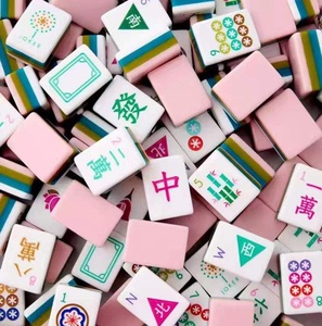 Jeu de tuiles de mahjong américain en acrylique vert clair de haute qualité à 4 couches, design moderne et luxueux pour les joueurs de casino et de <span class=keywords><strong>poker</strong></span> - Product Image 3