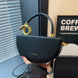 Tas Selempang Wanita Elegan Modis Bahan Kulit PU Grosir Tas Tangan Setengah Lingkaran Lapisan Poliester Hiasan Rantai Vintage - Product Image 1