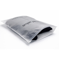 Sac à fermeture éclair en PE givré réutilisable personnalisé avec logo biodégradable résistant à l'humidité pour l'emballage des vêtements, des chaussettes et des chaussures