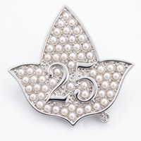 Broche personnalisée avec logo bleu royal et blanc, lettres grecques, souvenir de sororité universitaire, faite à la main