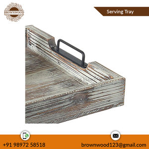 Bandeja para servir de madera de último diseño con asas de metal Bandeja de madera de pino natural para uso en restaurantes y cocinas de hoteles - Product Image 3
