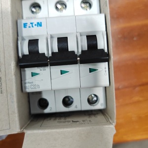 Interruptor Automático Miniatura Eaton Moeller FAZ-C32/3, 32A, Curva C, Montaje en Riel, 230V, MCB - Product Image 1