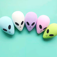 Nouvelle houppette à poudre de maquillage pour le visage, en polyuréthane hydrophile, à motif dégradé fantôme extraterrestre d'Halloween, avec expression amusante et créative