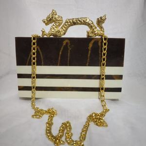 กระเป๋าคลัทช์เรซินแฮนด์เมดอินเทรนด์สําหรับผู้หญิงกระเป๋าถือสุภาพสตรีแฟชั่นทันสมัยพร้อมงานหินที่สวยงามโดย lametierartz - Product Image 1