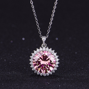 Collana con Pendente in Cristallo Rosa, Argento 925 Placcato Rodio, Taglio Brillante Rotondo, Design a Fiore, Stile Classico per Uso Quotidiano Femminile - Product Image 1