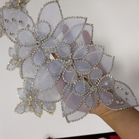 Grande patch fleurie bleu ciel avec feuilles, strass et chaîne de diamants pour la décoration de robes de mariée