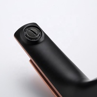 Robinet de lavabo de salle de bain moderne à un trou avec valve en céramique Robinet de lavabo à une poignée en or rose noir Robinet d'eau au design moderne