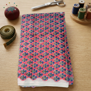 Tela de algodón suave con estampado floral de estilo Jaipuri, hecha a mano, por yarda, precio al por mayor, tela suave disponible. - Product Image 1