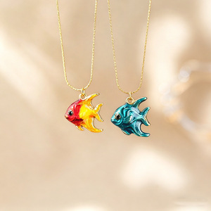 Nouveauté, collier minimaliste en acier inoxydable, pendentif mignon en forme <span class=keywords><strong>de</strong></span> poisson océanique, bijoux colorés à la mode pour femmes, bijoux quotidiens TGXL13023 - Product Image 3