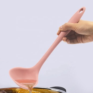 <span class=keywords><strong>Répertoire</strong></span> des fabricants ustensiles <span class=keywords><strong>de</strong></span> <span class=keywords><strong>cuisine</strong></span> en Silicone chinois louche à soupe en Silicone cuillère à soupe solide - Product Image 4