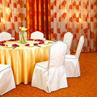 Ensemble de nappes et housses de chaise de luxe personnalisées en polyester uni, avec housses de chaise à nœud fendu, pour tables rondes et lieux de réception