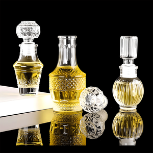 Bouteille à <span class=keywords><strong>spiritueux</strong></span> en verre sculpté de luxe, bouchon en verre orné, carafe à whisky décorative, bouteille à liqueur ronde carrée en relief - Product Image 1