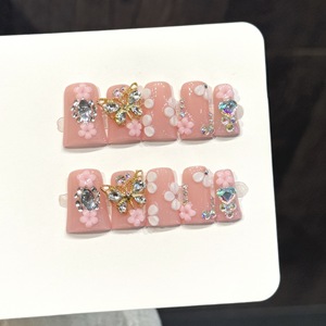 Manicura Francesa de Lujo <span class=keywords><strong>con</strong></span> Degradado de Diamantes Brillantes y Patrones Florales Intrincados, <span class=keywords><strong>Uñas</strong></span> Postizas Hechas a Mano - Product Image 2