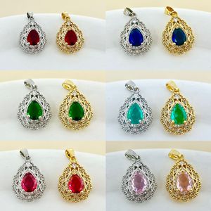 Pendentif Solitaire Goutte d'eau en Zircon Taillé Poire, Sertissage Clos, Métal Plaqué, Bijou Charme pour Usage Quotidien - Product Image 1