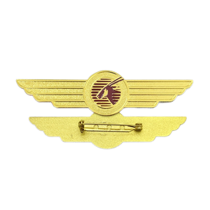 Broche de Metal Personalizado de Aleación de Zinc con Logotipo de Qatar Airline para Uniformes, Alas de Avión, Chapado en Oro - Product Image 3