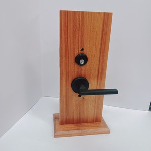 Serrure de porte moderne noire avec poignées intérieures, ensemble de serrures robustes à levier fendu pour chambre d'hôtel et porte en bois - Product Image 1