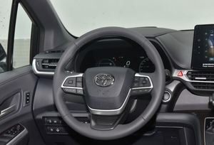 Toyota Granvia MPV 2.5L Mix Comfort 2024, Vehículo Usado en Venta, Como Nuevo - Product Image 4