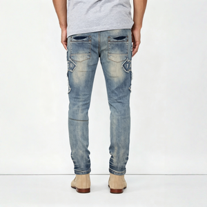 Bas en denim délavé d'inspiration streetwear, coupe slim taille basse, pour un style rétro punk hip-hop. - Product Image 2