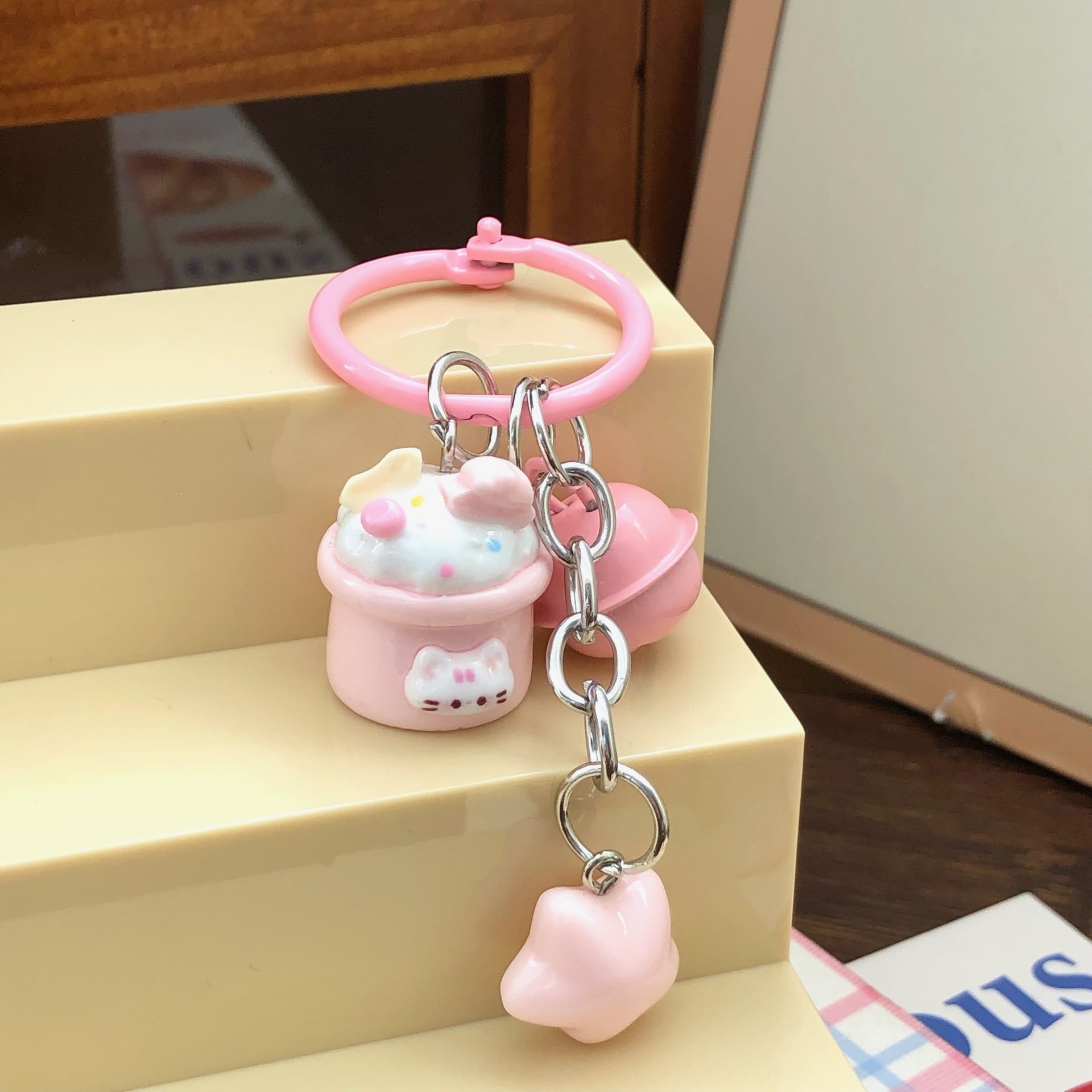 Ice cream cat bell ring buckle [pink]]