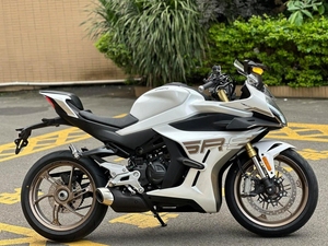 Motocicleta Deportiva 450SR, Refrigerada por Agua, Motor Paralelo Bicilíndrico, Superdeportiva de Carreras, Alta Aceleración para Pilotos Intermedios - Product Image 2