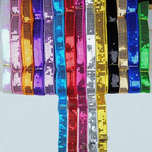 25mm 18m vente en gros bricolage couture paillettes dentelle garnitures <span class=keywords><strong>pas</strong></span> <span class=keywords><strong>cher</strong></span> 5 rangées carré Sequin maille ruban coupe noël perlé dentelle tissu - Product Image 2