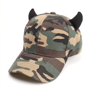 Gorra de Béisbol Unisex con Estampado de Camuflaje y Cuernos de Diablo, Gorra Casual de Estilo Urbano, Material de Sarga de Poliéster y Algodón - Product Image 3