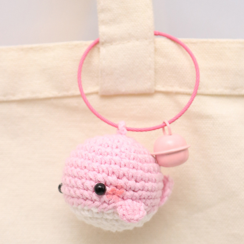 Boucle en fil de dauphin rose