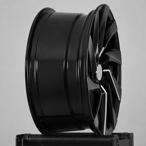 ล้อแม็กซ์อัลลอยด์สีดำขนาด 18 นิ้ว 5x114.3 แบบ Turbine ขนาด 8J ET38-42 พร้อมขอบสีเงิน สำหรับรถยนต์นั่งส่วนบุคคล รุ่น Executive Sedan - Product Image 2