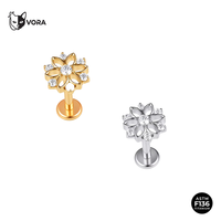 Vente en gros usine : Labret à dos plat en Titane ASTM F136 avec Zircone cubique motif fleur, pour cartilage, pour enfants et mariages, finitions Or et Argent