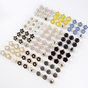 กระดุมเสื้อเรซิ่นลายดอกไม้หลากสี MeeTee -AP2261 - Product Image 3