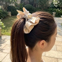 Serre-tête personnalisable de style élégant pour fête, avec nœud en dentelle et satin, perles, couleur champagne doré, fait main, élastique