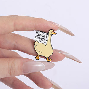 Saya juga menilai Anda pin Enamel lucu Silly Goose Gaslight Gatekeep bros angsa kerah lencana hadiah perhiasan untuk teman-teman - Product Image 4