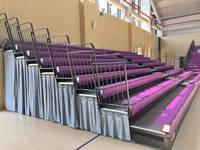 Gradins rétractables Sièges de gymnastique Gradins télescopiques électriques Banquette pour terrain de sport intérieur