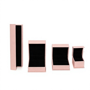 Boîte à bijoux magnétique carrée à couvercle rabattable pour bagues, boucles d'oreilles, bracelets et colliers, personnalisable avec logo, vente en gros - Product Image 3